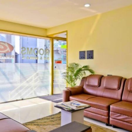 Kenz Residency Hotel Kochi Exterior photo